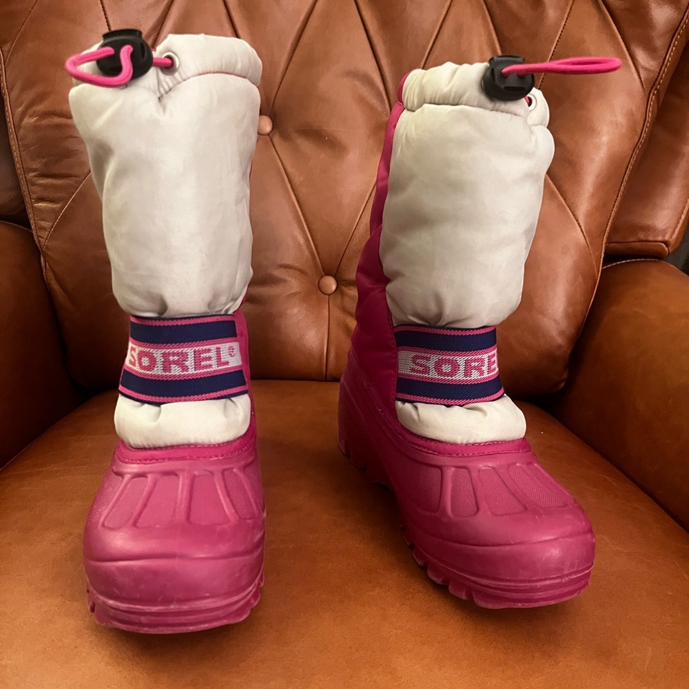 Sorel Kids Pink Snow Boots. GUC. Size 2.